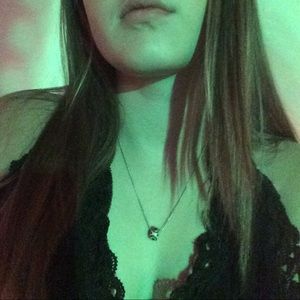 Meet your Posher, Claudia